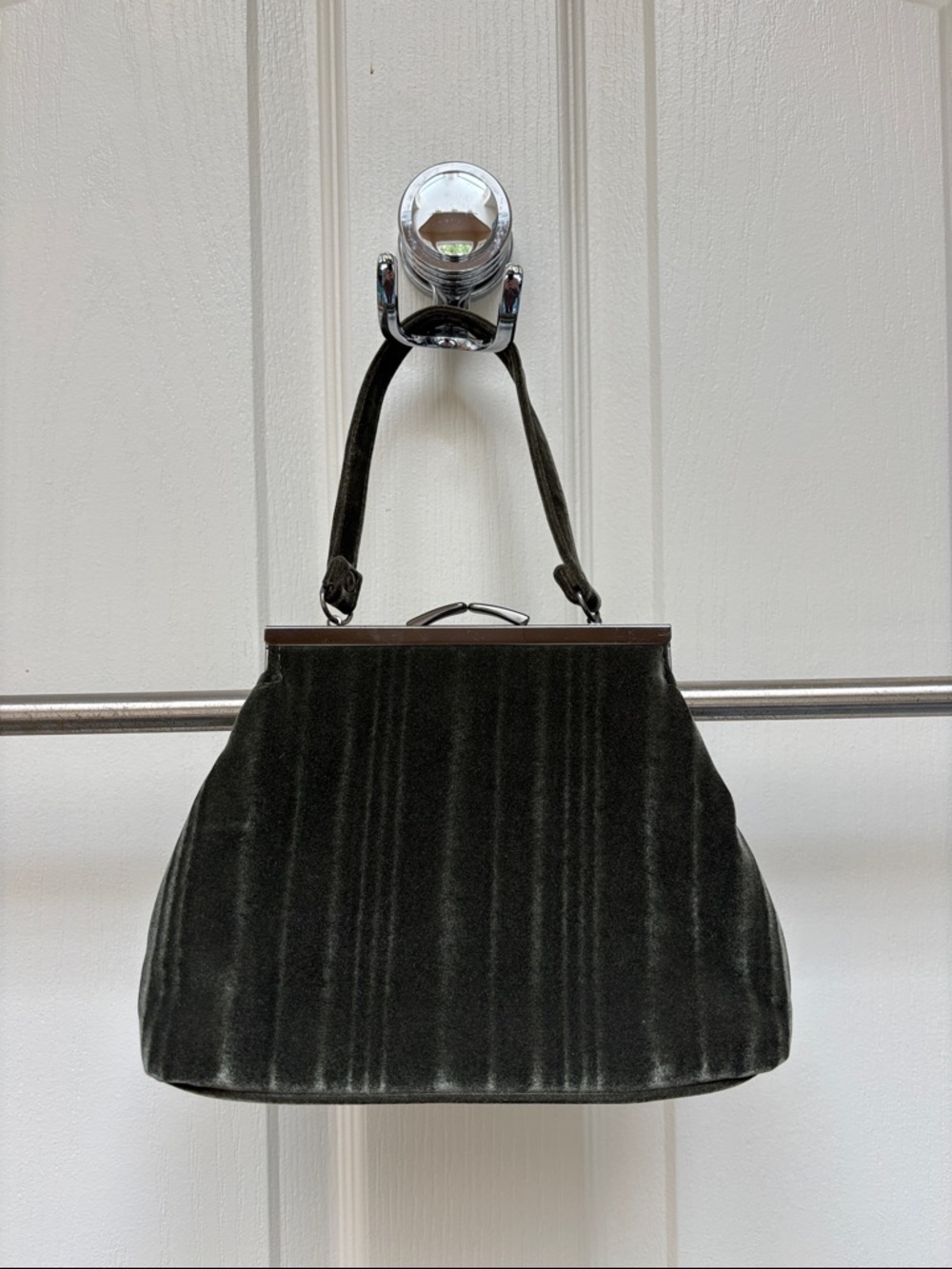 Claudia Barnes vintage styles green velvet evening handbag with a metal clasp